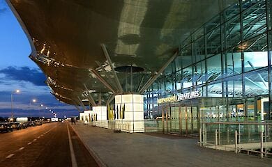 Большинство сотрудников "Борисполя" получают две трети оклада 