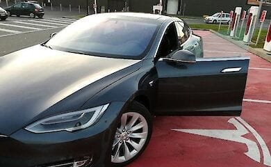 Tesla відкрила свій перший інтернет-магазин