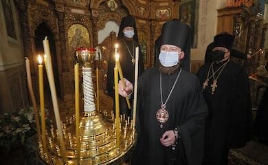 В Пасхальных богослужениях участвовали 130 тысяч человек