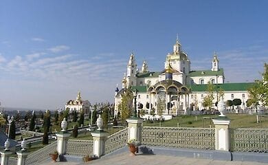 Почаев закрыли на въезд и выезд