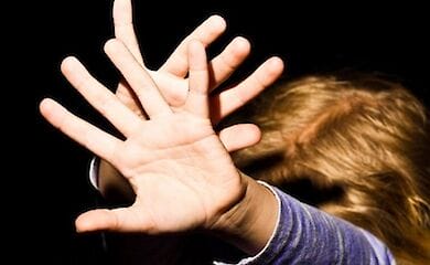 У Кам'янському чоловік зґвалтував двох дівчаток