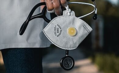 Аптеки Киева снизили наценку на маски