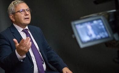 Залізну завісу поки піднімати не будуть