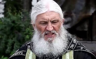 Священник проклял тех, кто призывает к закрытию храмов из-за COVID-19