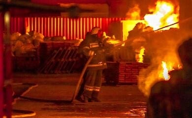Масштабный пожар на складе под Киевом: зарево было видно за километры