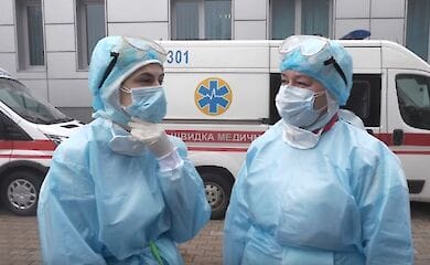 Рада в першому читанні затвердила зняття з медиків, які борються з COVID-19, податку на прибуток