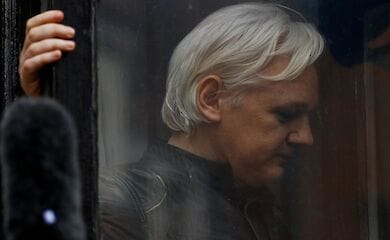 Суд Лондона перенес слушания об экстрадиции Ассанжа в США