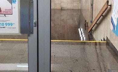 В Киеве после дождя затопило закрытое метро