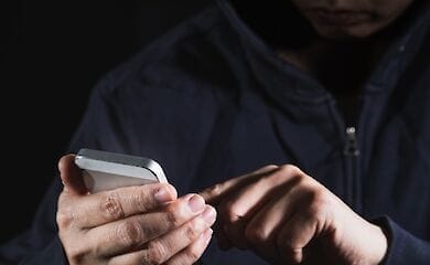 Мошенник продолжил обманывать людей, находясь в СИЗО