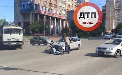 В Киеве в результате ДТП пострадал велосипедист