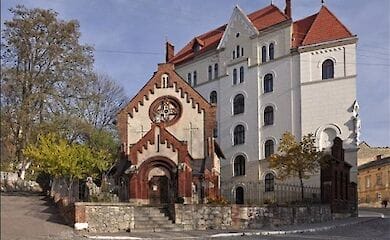 Инфекция выявлена у четырех священников и двоих работников храма 