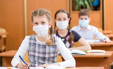 В Киеве разработали план по выведению школ и детсадов из карантина