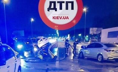 Під Києвом сталася серйозна ДТП за участю чотирьох автомобілів