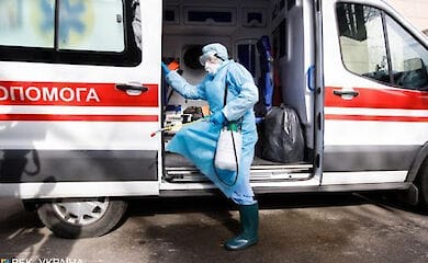 В Одеській області звільнили двох чиновників через невиплату медикам надбавки в 300%