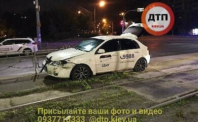 В Киеве произошло ДТП с участием полицейских и таксиста