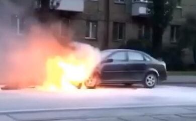 В Днепровском районе столицы сгорела машина