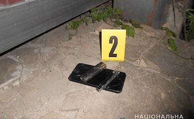 У Києві жінку пограбували по дорозі додому