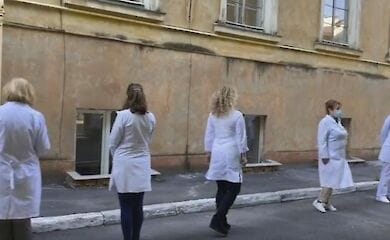 Персонал тубдиспансеру у Львові влаштував коридор ганьби чиновникам
