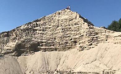 У Києві з Днепра незаконно вимили більше 500 тонн піску