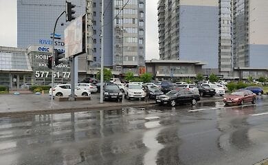 В Киеве жилой комплекс перекрыл горожанам выход к Днепру
