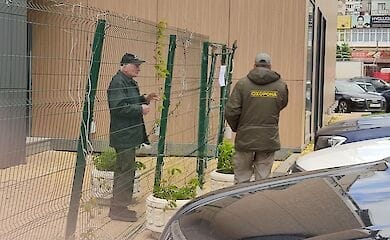 В Киеве жилой комплекс перекрыл горожанам выход к Днепру