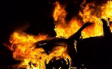 В центре Киева ночью сгорели два автомобиля