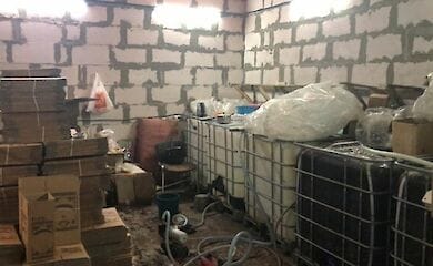 Під Києвом нелегально виготовляли віскі та коньяк