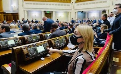 Рада может возобновить пленарные заседания со 2 июня