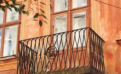 Оператор сотовой связи зафиксировал нарушение из-за выхода на балкон