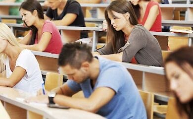 В Украине студентам могут разрешить сдавать сессию в стенах вузов