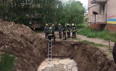 В Киеве в котловане с водой погиб мужчина