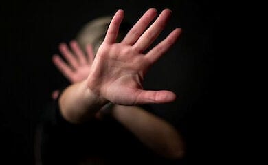 В Киеве сын регулярно избивал пожилых родителей