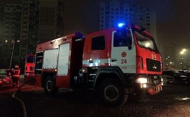На столичных Позняках горела квартира в многоэтажке
