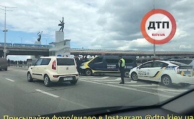 Чоловіка, який погрожував підірвати міст Метро, затримали