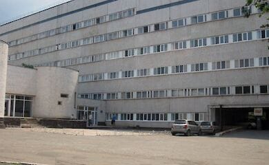В Кривом Роге 19-летняя девушка выпрыгнула из окна роддома и умерла на месте