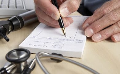Головний лікар приватної клініки продавав рецепти на наркотичні засоби - прокуратура