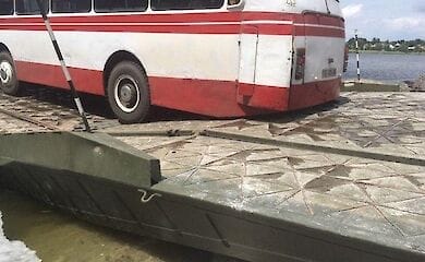 На Днепропетровщине «сломалась» понтонная переправа рядом с разрушенным мостом