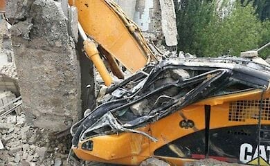 В Киеве из-за обвала стены погиб водитель экскаватора