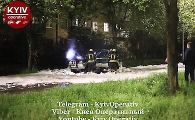 У столиці на бульварі Верховної Ради горіла машина