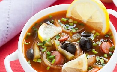 Суп противопоказан людям, у которых есть проблемы с ЖКТ