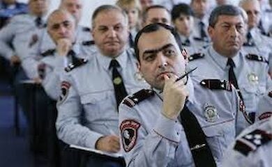 Вірменські поліцейські будуть маскуватися, щоб ловити порушників карантину
