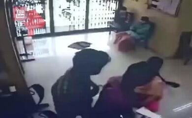 Жінка отримала смертельні травми від зіткнення з дверима