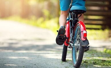 Летом возрастает детский травматизм. Родителям напоминают правила безопасности