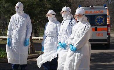 Медреформа: Зеленський обіцяє підвищення зарплат медикам у вересні