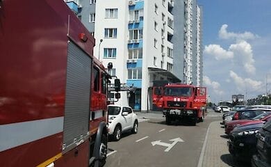 В Киеве из-за пожара эвакуировали 11 жильцов новостройки