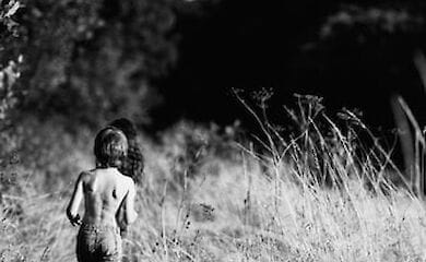 Бабушка связывала семилетнего внука и часто оставляла его в погребе