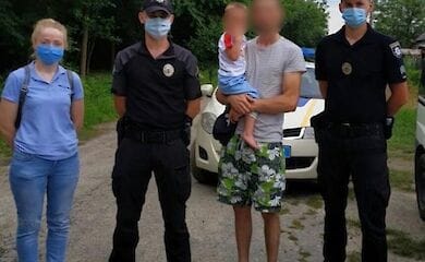 2-річний хлопчик пішов з дому, поки батько був на роботі, а мати - у пологовому будинку 