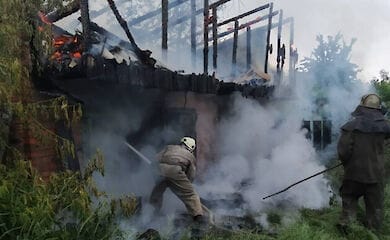 В Фастове молния сожгла постройку