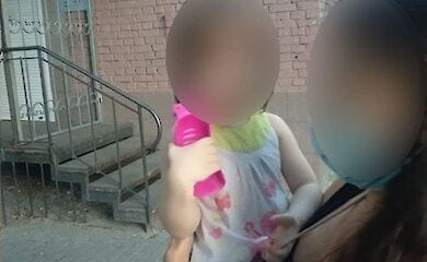 Полиция разыскала в столице трехлетнюю девочку, которая решила пойти на улицу без родителей 