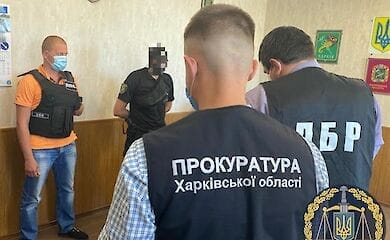 Патрульный избил бывшего мужа своей подруги. Его могут посадить на три года
